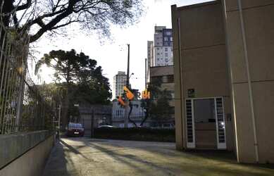 Imagem: O depósito possui 5 Vagas na garagem, 244m² de Área e está