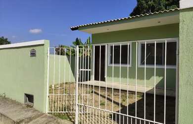 Imagem: A casa à venda possui 1 Dormitório, 1 Banheiro, 2 Vagas na