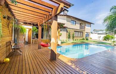 Imagem: A casa possui 5 Dormitórios, 5 Banheiros, 2 Vagas na garagem