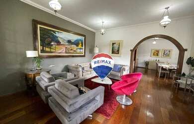 Imagem: A casa possui 4 Dormitórios, 3 Banheiros, 5 Vagas na garagem