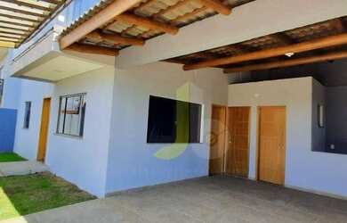 Imagem: A casa possui 3 Dormitórios, 3 Banheiros, 2 Vagas na garagem