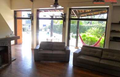 Imagem: A casa em condomínio possui 3 Dormitórios, 3 Banheiros, 5