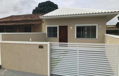 Imagem: A casa possui 2 Dormitórios, 1 Banheiro, 3 Vagas na garagem