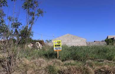 Imagem: O terreno possui 200m² de Área e está localizado em Três