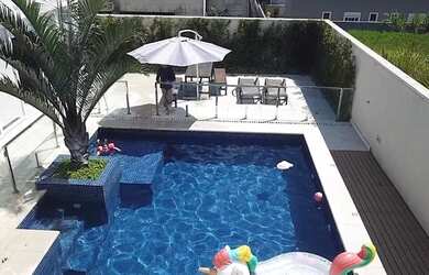 Imagem: A casa em condomínio possui 4 Dormitórios, 4 Banheiros, 4