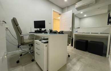 Imagem: O depósito possui 1 Vaga na garagem, 32m² de Área e está