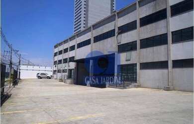 Imagem: O depósito possui 5 Vagas na garagem, 9.500m² de Área e