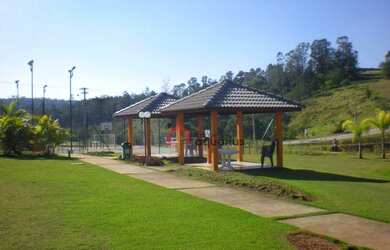 Imagem: O terreno possui 2.165m² de Área e está localizado em Jambeiro