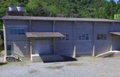 Imagem: O depósito possui 5 Vagas na garagem, 997m² de Área e está