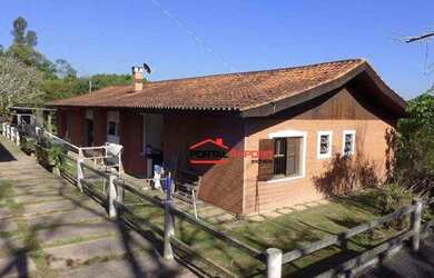 Imagem: A casa em condomínio possui 3 Dormitórios, 3 Banheiros, 4