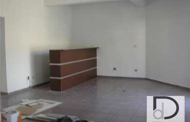 Imagem: O depósito possui 3 Vagas na garagem, 105m² de Área e está