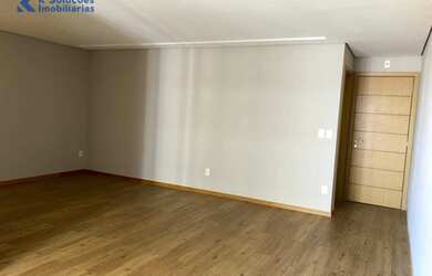 Imagem: O apartamento possui 3 Dormitórios, 3 Banheiros, 2 Vagas na