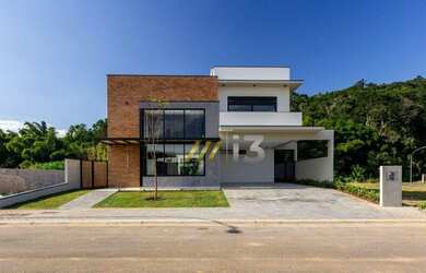 Imagem: A casa em condomínio à venda possui 4 Dormitórios, 5 Banheiros