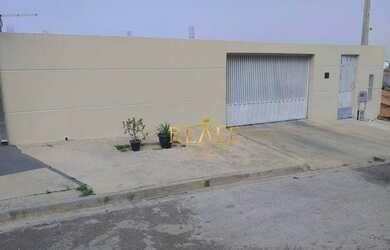 Imagem: A casa possui 2 Dormitórios, 1 Banheiro, 2 Vagas na garagem