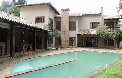 Imagem: A casa em condomínio possui 4 Dormitórios, 5 Banheiros, 5