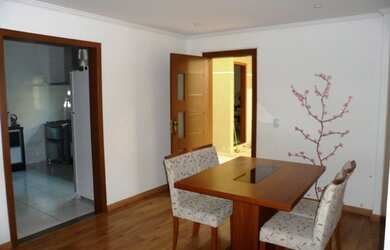 Imagem: A casa possui 5 Dormitórios, 3 Banheiros, 3 Vagas na garagem