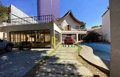 Imagem: O depósito possui 3 Vagas na garagem, 400m² de Área e está