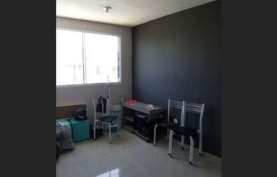 Imagem: O apartamento possui 2 Dormitórios, 1 Banheiro, 1 Vaga na garagem