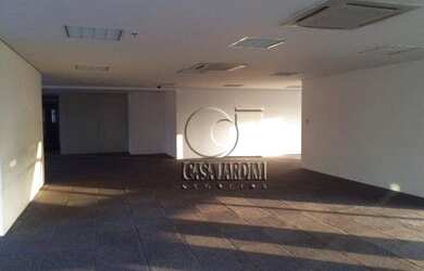 Imagem: O depósito possui 5 Vagas na garagem, 544m² de Área e está