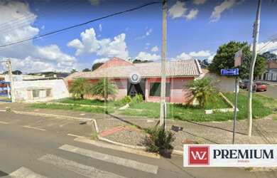 Imagem: A casa possui 1 Dormitório, 4 Banheiros, 5 Vagas na garagem