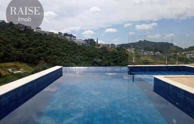 Imagem: A casa possui 4 Dormitórios, 5 Banheiros, 4 Vagas na garagem