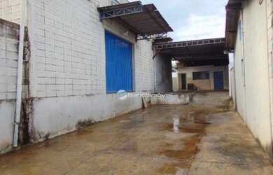 Imagem: O depósito possui 5 Vagas na garagem, 590m² de Área e está