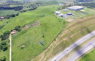 Imagem: O terreno à venda possui 21000m² de Área e está localizado