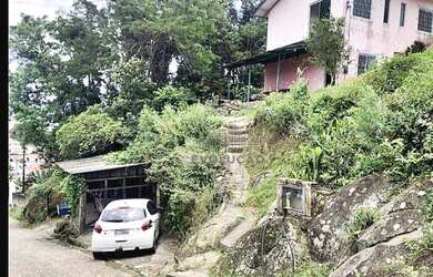 Imagem: A casa possui 3 Dormitórios, 2 Banheiros e 120m² de Área