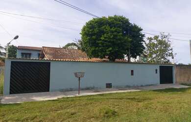 Imagem: A casa possui 3 Dormitórios, 3 Banheiros, 3 Vagas na garagem