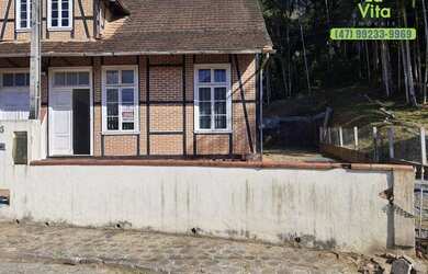 Imagem: A casa possui 4 Dormitórios, 2 Banheiros, 1 Vaga na garagem