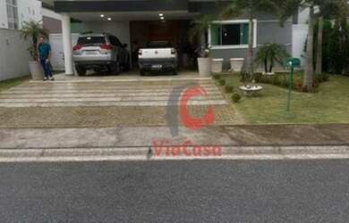 Imagem: A casa possui 5 Dormitórios, 1 Banheiro, 4 Vagas na garagem