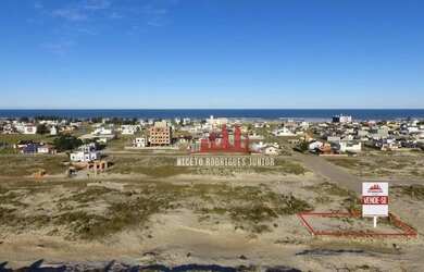 Imagem: O terreno possui 425m² de Área e está localizado em Balneário