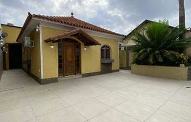 Imagem: A casa possui 2 Dormitórios, 1 Banheiro, 4 Vagas na garagem