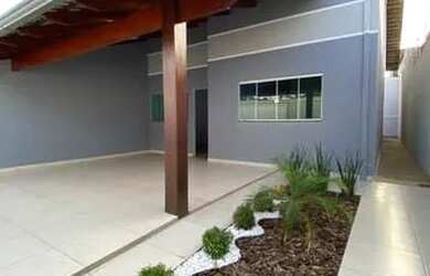 Imagem: A casa possui 3 Dormitórios, 2 Banheiros, 3 Vagas na garagem