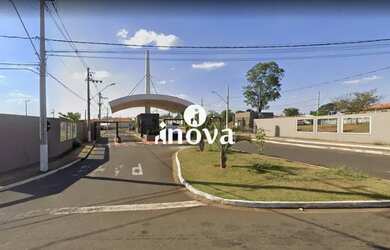 Imagem: A casa em condomínio possui 3 Dormitórios, 2 Banheiros, 1