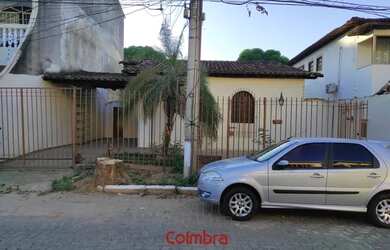 Imagem: A casa possui 2 Dormitórios, 2 Banheiros, 2 Vagas na garagem