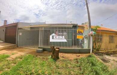 Imagem: A casa possui 3 Dormitórios, 1 Banheiro, 1 Vaga na garagem