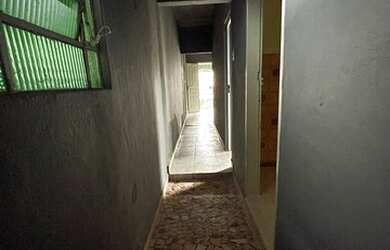 Imagem 12: Casa térrea com escada para acesso em vila - Não precisa de Fiador e...