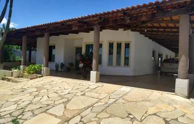 Imagem: A casa em condomínio possui 4 Dormitórios, 4 Banheiros, 5