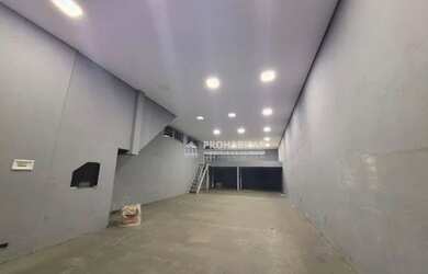 Imagem: O depósito possui 5 Vagas na garagem, 220m² de Área e está