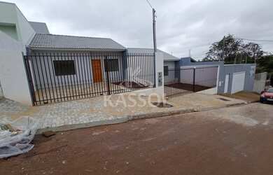 Imagem: A casa possui 2 Dormitórios, 1 Banheiro, 1 Vaga na garagem