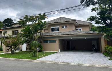 Imagem: A casa em condomínio possui 4 Dormitórios, 5 Banheiros, 4