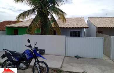 Imagem: A casa possui 2 Dormitórios, 2 Banheiros, 2 Vagas na garagem