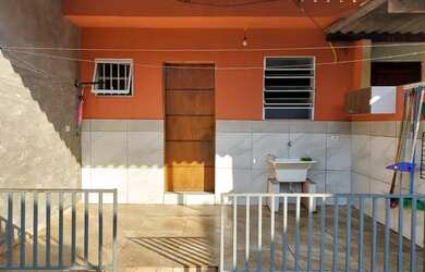 Imagem: A casa possui 1 Dormitório, 1 Banheiro, 1 Vaga na garagem