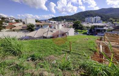 Imagem: O terreno possui 449m² de Área e está localizado em Pedra