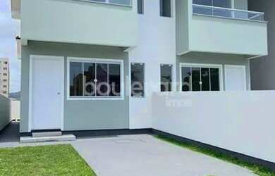 Imagem: A casa possui 2 Dormitórios, 2 Banheiros, 2 Vagas na garagem