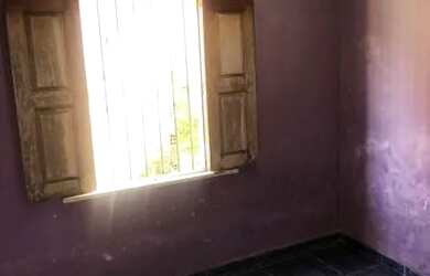 Imagem: A casa possui 2 Dormitórios, 1 Banheiro e está localizado