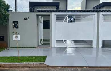 Imagem: A casa possui 2 Dormitórios, 1 Banheiro, 1 Vaga na garagem