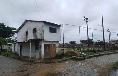 Imagem: A casa possui 2 Dormitórios, 1 Banheiro e está localizado