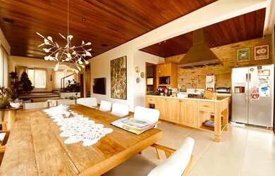 Imagem: A casa em condomínio possui 4 Dormitórios, 5 Banheiros, 2